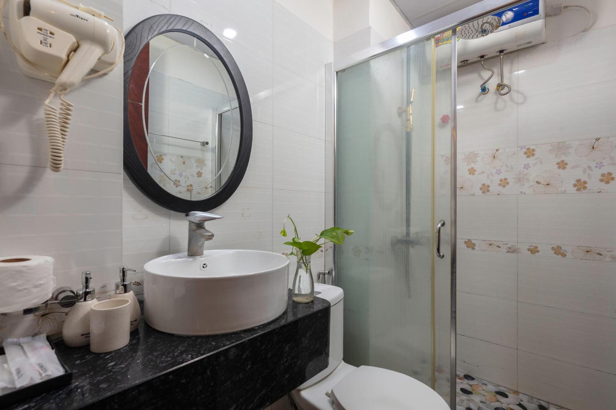 Khách sạn Queen Light 3*